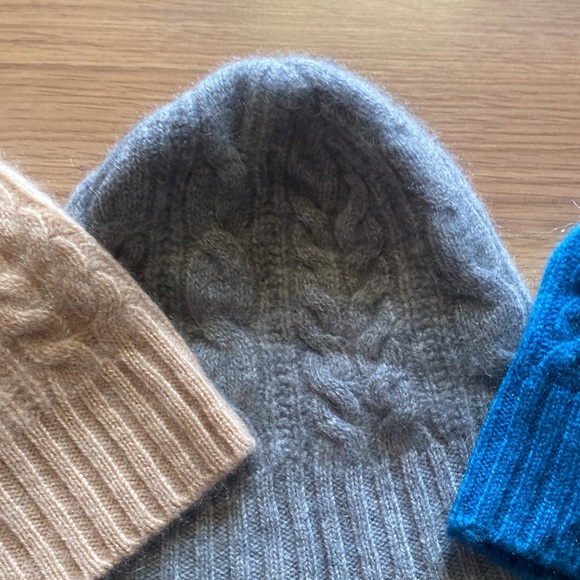 Small winter hats - Picture 3 of 6